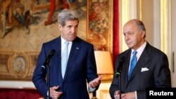 Le secrétaire d'Etat John Kerry et son homologue français Laurent Fabius, à Paris le 20 novembre 2014 (Reuters)