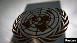 뉴욕 유엔본부의 유엔 로고.