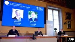 Les Américains Paul Milgrom et Robert Wilson récompensés par le prix Nobel d'économie, le 12 octobre 2020.