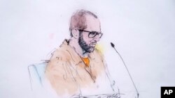 U ovoj skici iz sudnice, optuženi Aleksandar Smirnov govori u saveznom sudu u Los Anđelesu, 26. februara 2024.