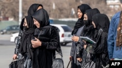 این نهاد بین‌المللی گفته است که نیازمندی سکتور صحت افغانستان بسیار زیاد است و نیاز است تا به کارمندان صحی زن بیشتر در این زمینه آموزش داده شود.