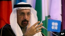 Khalid Al-Falih, Menteri Energi Arab Saudi, pada saat menghadiri konferensi pers setelah pertemuan OPEC di Wina, Austria, 10 Desember 2016.