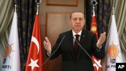 Администрацијата на САД ја поврзува продажбата на борбени авиони Ф-16 на Турција со ратификувањето на понудата на Шведска од страна на Анкара, рече турскиот претседател 