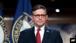 共和党控制的众议院通过了一项短期支出法案，旨在避免联邦政府在3月14日后陷入停摆。 (图为众议院议长迈克·约翰逊)