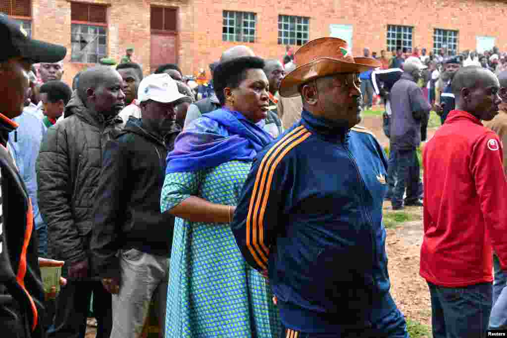 Perezida Pierre Nkurunziza ku murongo yitegura gutora