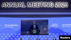 2025년 1월 23일 도널드 트럼프 미국 대통령이 스위스 다보스에서 열리는 제55회 세계경제포럼(WEF) 연례 회의에 참석해 화상 연설을 하고 있다.