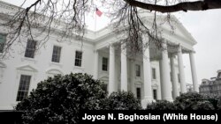 រូបឯកសារ៖ អគារ​សេតវិមាន​ក្នុង​រដ្ឋធានី​វ៉ាស៊ីនតោន ថ្ងៃ​ទី១ ខែកុម្ភៈ ឆ្នាំ​២០១៩។