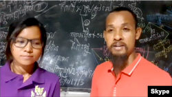 កញ្ញា ​ភឹង សោភា (ឆ្វេង) និង លោកស្រ៊ុន ស្រ៊ន សកម្មជន​យុវជន​ដើម្បី​កិច្ចព្រមព្រៀង​សន្តិភាព​ទីក្រុង​ប៉ារីស បាន​ពន្យល់ពី​សកម្មភាពអប់រំ​តាមបណ្តាញសង្គម​និង​ផលល្អនៃការស្វែងរកដំណោះស្រាយ​វិជ្ជមាន​ចំពោះបញ្ហាប្រឈម​ក្នុងសង្គមកម្ពុជា។ 