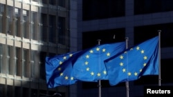  벨기에 브뤼셀의 유럽위원회본부 밖에 유럽연합(EU) 깃발이 휘날리고 있다. 