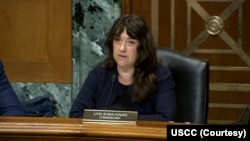 听证会另一个共同主席利维亚·什马沃尼安。