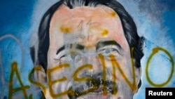 Le qualificatif "meurtrier" en espagnol sur un dessin mural du président du Nicaragua, Daniel Ortega, le 26 mai 2018, dans le cadre de manifestations anti-gouvernementales demandant sa démission à Managua, au Nicaragua.