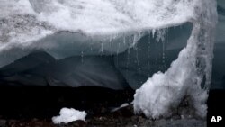 Glečer na peruanskom Pastoruri glečeri koji se topi, 12. avgust 2016. (AP Photo/Martin Mejia)