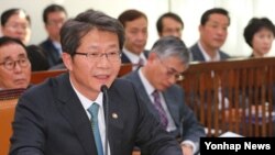 류길재 한국 통일부 장관이 지난 4일 열린 국회 외교통일위원회에서 질의에 답변하고 있다. (자료사진)