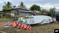 ​ຊາກ​ຫັກ​ພັງ​ຂອງ​ເຮືອ​ບິນ​ທີ່​ຕົກ​ຢູ່​ໃນ​ທົ່ງ​ນາ​ໃນ​ແຂວງ ມິນ​ດາ​ນາວ, ປະ​ເທດ ຟີ​ລິບ​ປິນ.