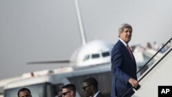 Menlu AS John Kerry meninggalkan Kairo menuju Paris dalam usahanya menggalang koalisi internasional melawan ISIS.