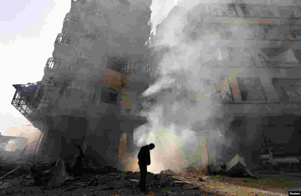 1月27日在大马士革的一个街区，叙利亚空军进行空袭后的景象