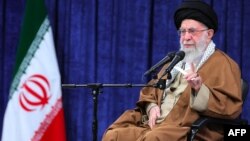 የኢራን መንፈሳዊ መሪ፣ አያቶላህ አሊ ከሚኔ