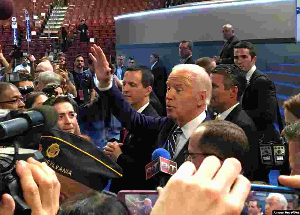 Vice President Joe Biden walks the floor of the Democratic National Convention in Philadelphia, July 26, 2016. (Ahsanul Huq/VOA)