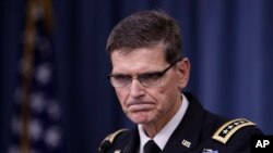 Komandan Pusat Komando AS, Jenderal Joseph Votel, berbicara kepada media di Pentagon, 30 Agustus 2016.