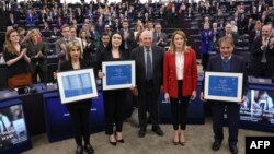 مراسم اهدای جایزه ساخاروف به مهسا امینی و جنبش «زن، زندگی، آزادی»