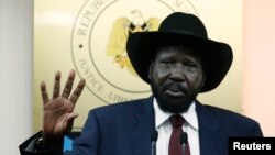 남수단 실바 키르 대통령이 18일 기자회견에서 최근 유혈 사태에 대한 입장을 밝히고 있다. 키르 대통령은 반대 세력과 대화할 용의가 있다고 말했다.