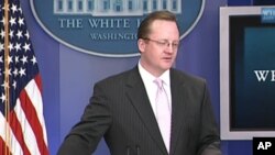 White House Spokesman Robert Gibbs (file)