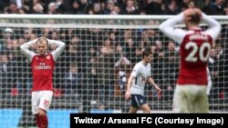Les joueurs d’Arsenal se tiennent la tête après la défaite contre Tottenham (1-0), Grande-Bretagne, 10 février 2018