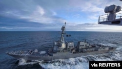 USS Kidd transit bersama kapal induk USS Theodore Roosevelt dalam Latihan Northern Edge 2019 di Teluk Alaska, 16 Mei 2019. (Foto: via Reuters)