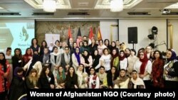  البانیا په تیرانا ښار کې د افغان ښځو لومړۍ لویه غونډه - عکس: د افغانستان لپاره د ښځو بنسټ
