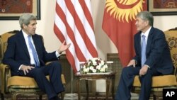 AQSh Davlat kotibi Jon Kerri Qirg'izistonda, 31-oktabr, 2015