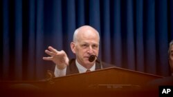 Ketua Komisi Angkatan Bersenjata DPR AS Adam Smith Congress Defense Budget - Congressman Adam Smith dalam rapat dengar pendapat anggaran pertahanan, di Capitol Hill, Washington, 2 April 2019. (Foto: AP)