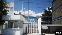 FILE - The headquarters building of Venezuela's El Nacional is seen in Caracas after National Guards seized the offices of the news outlet as part of a civil defamation case. (VOA/Adriana Nuñez Rabascall and Alvaro Algarra)