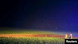 5일 폴란드 중부에서 드루즈바 송유관을 점검하는 송유관 운영 기업 PERN 관계자들.