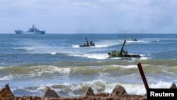 وسایل نقلیه زرهی آبی خاکی ارتش چین در رزمایشی در ژانگژو، در استان فوجیان چین، شرکت کرده‌اند (یکشنبه ۲۳ مرداد ۱۴۰۱)