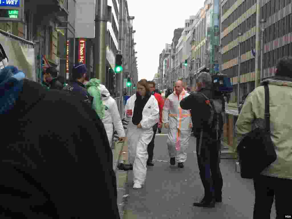 As night falls in Brussels, Belgium crews arrive to assess and clear the damage to the Maelbeek metro station, one of two targets in the Tuesday attack that killed 31 people and injured 300, many of whom remain in intensive care, March 24, 2016. (H. Murdo