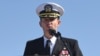 Kapten Brett Crozier berbicara kepada awak di kapal induk USS Theodore Roosevelt di San Diego, California, 1 Maret 2020. (Foto: via Reuters)