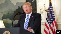 ប្រធានាធិបតី​សហរដ្ឋអាមេរិក​ Donald Trump ថ្លែង​នៅ​ក្នុង​បន្ទប់​ការទូត​នៅ​ក្នុង​សេតវិមាន​ក្នុង​រដ្ឋធានី​វ៉ាស៊ីនតោន។