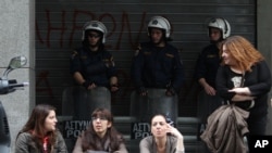 Cypriot Leaders Continue Debt Negotiations 