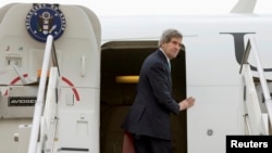 Menteri Luar Negeri John Kerry meninggalkan Roma menuju Amman, Maret 2014.