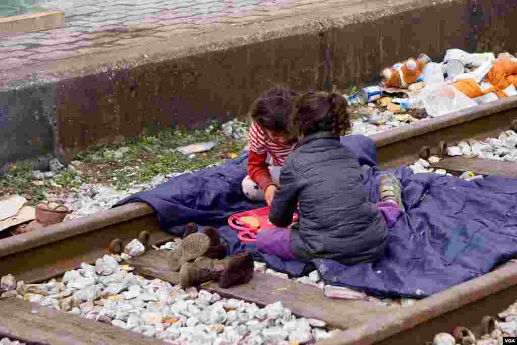 Refugee kids at Idomeni camp play on the train tracks. (Jamie Dettmer for VOA)