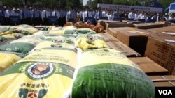 Pihak berwajib di Beijing menyita berbagai jenis makanan yang diduga mengandung zat berbahaya (foto: dok.).