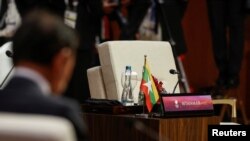 Kursi yang disediakan untuk Myanmar dibiarkan kosong pada KTT ke-43 Perhimpunan Bangsa-Bangsa Asia Tenggara (ASEAN) di Jakarta, 5 September 2023. (Foto: Mast Irham/Pool via REUTERS)