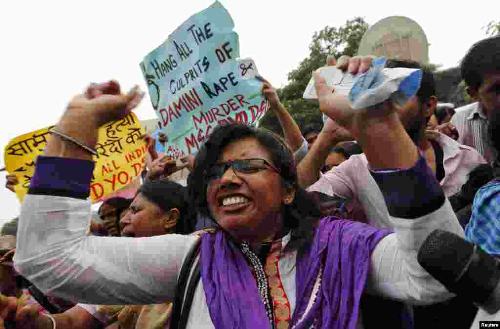 A demonstrator shouts slogans outside a court where four men were sentenced to death for a gang rape case, New Delhi, Sept. 13, 2013.