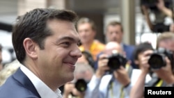 Perdana Menteri Yunani Alexis Tsipras tiba di KTT darurat para pemimpin zona euro Uni Eropa di Brussels, Belgia (7/7). (Reuters/Eric Vidal)