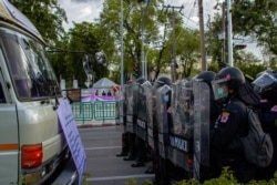 Activists threaten to drive toward riot police during heated protests outside the Government House, Bangkok, Thailand, June 26, 2021. (Tommy Walker/VOA)