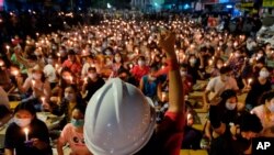 14일 미얀마 양곤에서 군부 쿠데타에 반대하는 대규모 시위가 계속됐다.