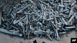 乌克兰哈尔科夫市搜集到俄罗斯攻击的导弹残骸（2022年12月3日）