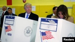 Le candidat républicain Donald Trump et son épouse Melania Trump votent à la PS 59 à New York, New York, 8 novembre 2016. 