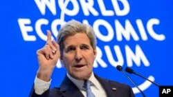 លោក John Kerry រដ្ឋ​មន្រ្តី​ការបរទេស​អាមេរិក​ថ្លែង​ក្នុង​កិច្ច​ពិភាក្សា​នៅ​ក្នុង​កិច្ច​ប្រជុំ​ប្រចាំ​ឆ្នាំ​លើក​ទី៤៦ នៃ​វេទិកា​សេដ្ឋកិច្ច​ពិភពលោក​នៅ​ក្នុង​ប្រទេស​ស្វ៊ីស។