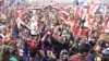 Pro-government crowds gather in Cairo's Tahrir Square, (Hamada Elrasam for VOA).